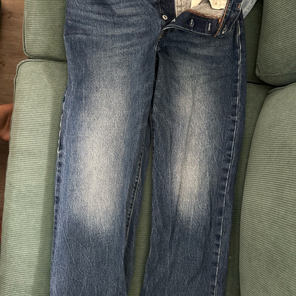 Levi's Classic Blue Jeans- washed never worn - Picture 3 of 5